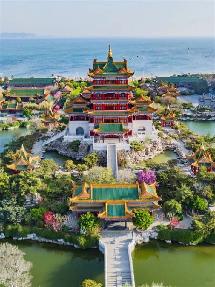 Discover Penglai Pavilion: A Historical Landmark With A Scenic View