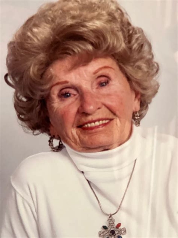 Obituary For Claudia Robinson: A Cherished Memory