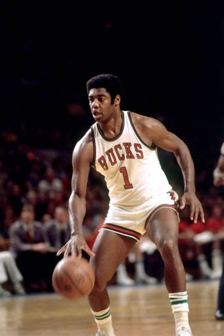 Oscar Robertson: Legendary Basketball Icon In Action