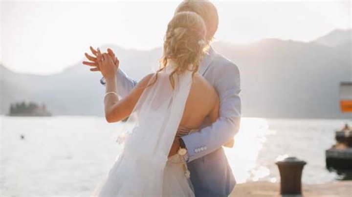 The Amish Woman's Intimate Wedding Night: Unveiling A Sacred Tradition